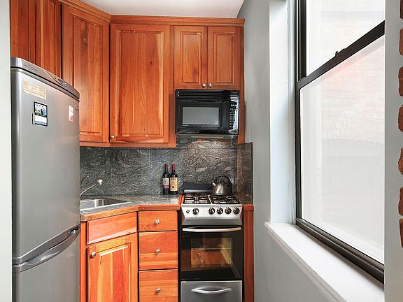 3rd image of 327 W 85th St APT 4B