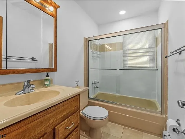 520 Davis Ave #2 — Photo 4