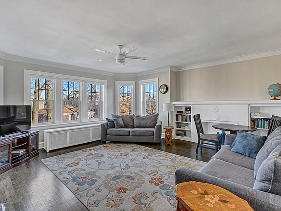 3rd image of 6218 N Francisco Ave APT 3S