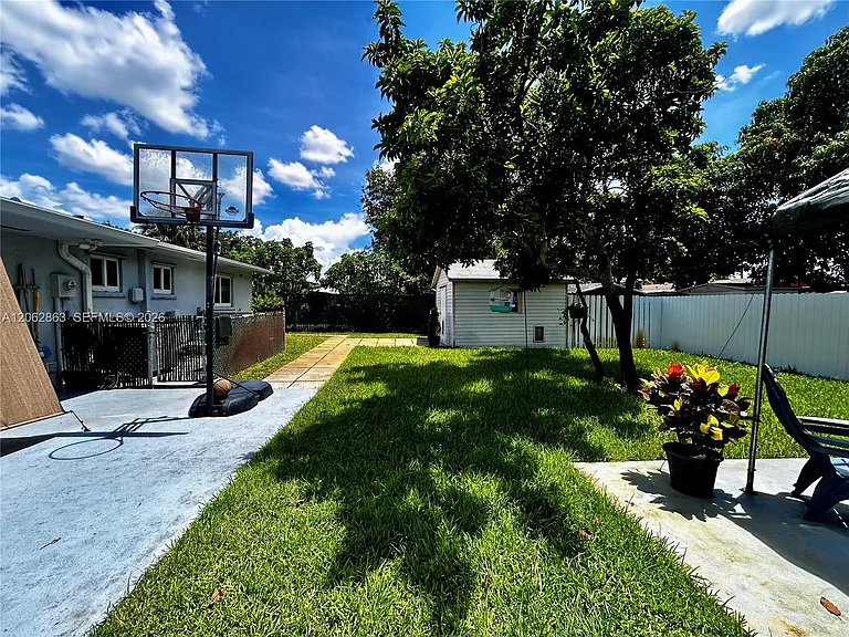 19302 NW 47th Pl — Photo 23