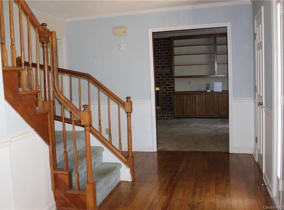 5th image of 136 Wellington Dr