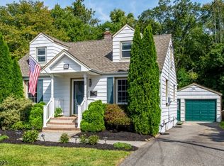 16 Walnut St, Bloomingdale, NJ 07403
