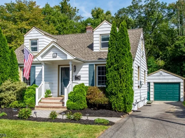 16 Walnut St, Bloomingdale Boro, NJ 07403