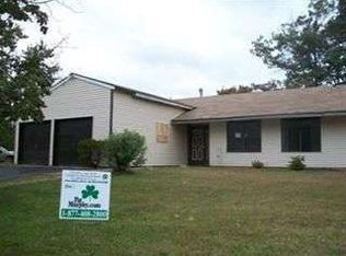 48 Pershing Ln, Sicklerville, NJ 08081