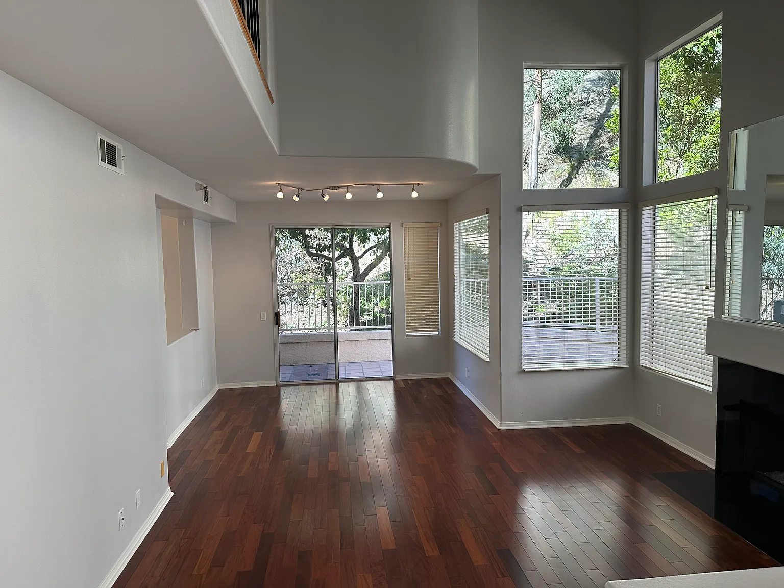 3 bed, 2093 sqft, $6,250 — Photo 3
