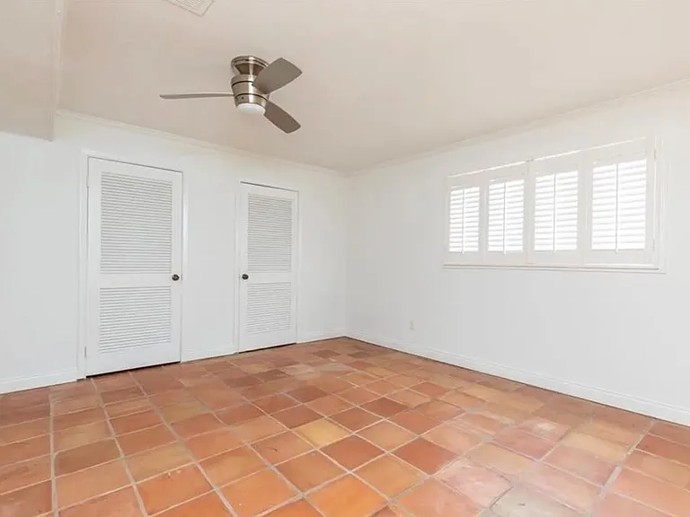 2580 Hawthorne Dr — Photo 12