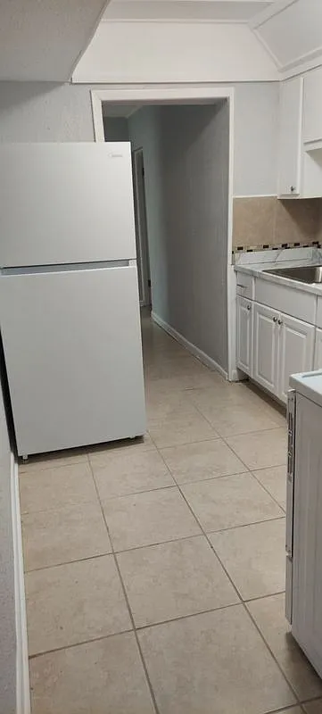 3 bed, 1.0 bath, 725 sqft, $1,775 — Photo 4