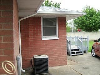 5th image of 15041 Richmond St