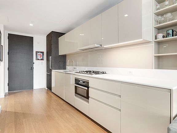 3rd image of 202 Broome St #8P