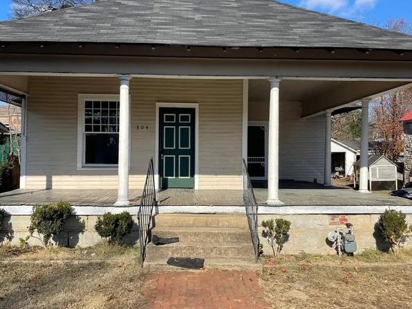 304 Maple St E, Fayetteville, TN 37334