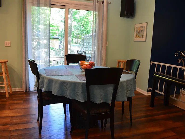 1009 Sycamore Dr — Photo 6