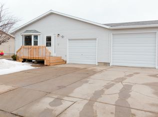 796 29th St W, Dickinson, ND 58601