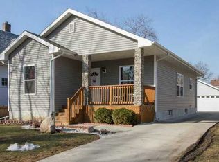 1526 E 12th St, Des Moines, IA 50316