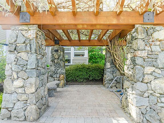4th image of 1115 Craigflower Rd #206D