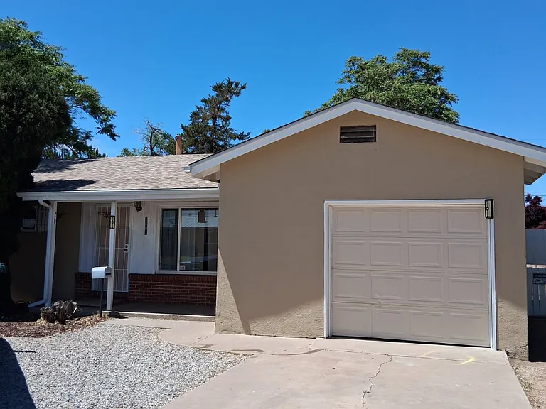 3007 Truman St NE — Photo 1