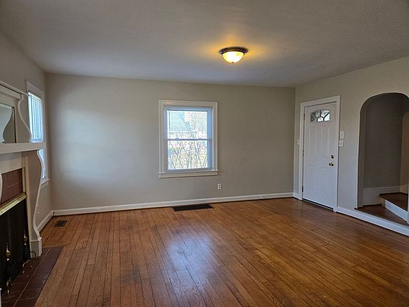 3rd image of 1002A Highland Park Dr