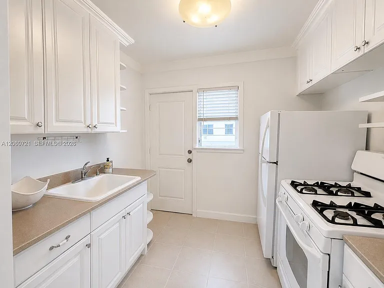 7407 Byron Ave #3 — Photo 13