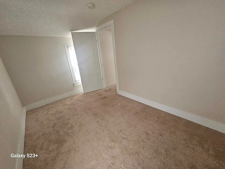 547 E Main St — Photo 12