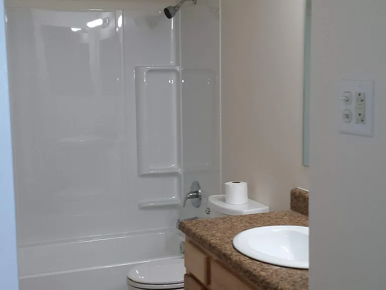 LAVINIA GARDENS APARTMENTS — Photo 10