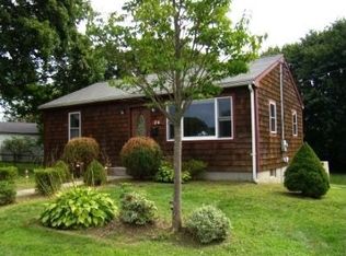 24 Lawn Ave, Jamestown, RI 02835