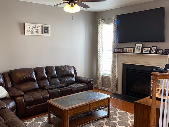 FAMILY ROOM W/FIREPLACE