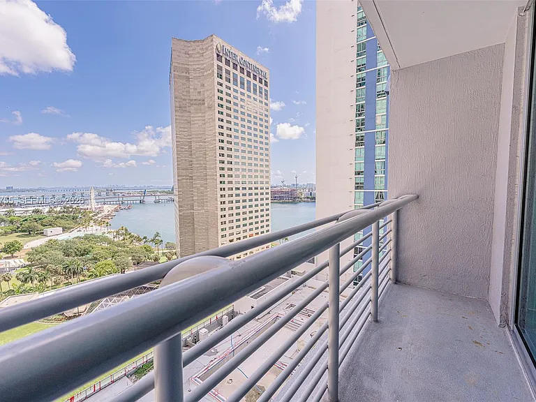 325 Biscayne Blvd #2020 — Photo 2