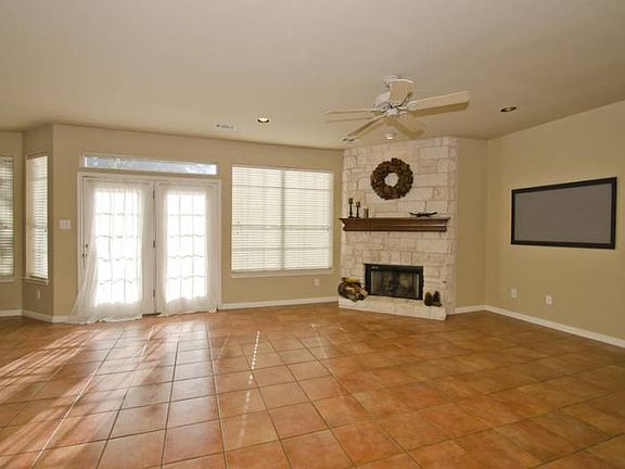 Living Rm w/Fireplace