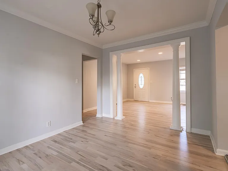 211 Sisson Ave NE — Photo 5