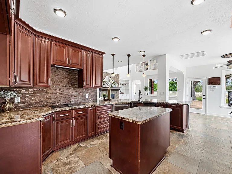 7211 Savannah Glen Ln W — Photo 19