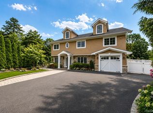 70 Nursery St, Locust Valley, NY 11560