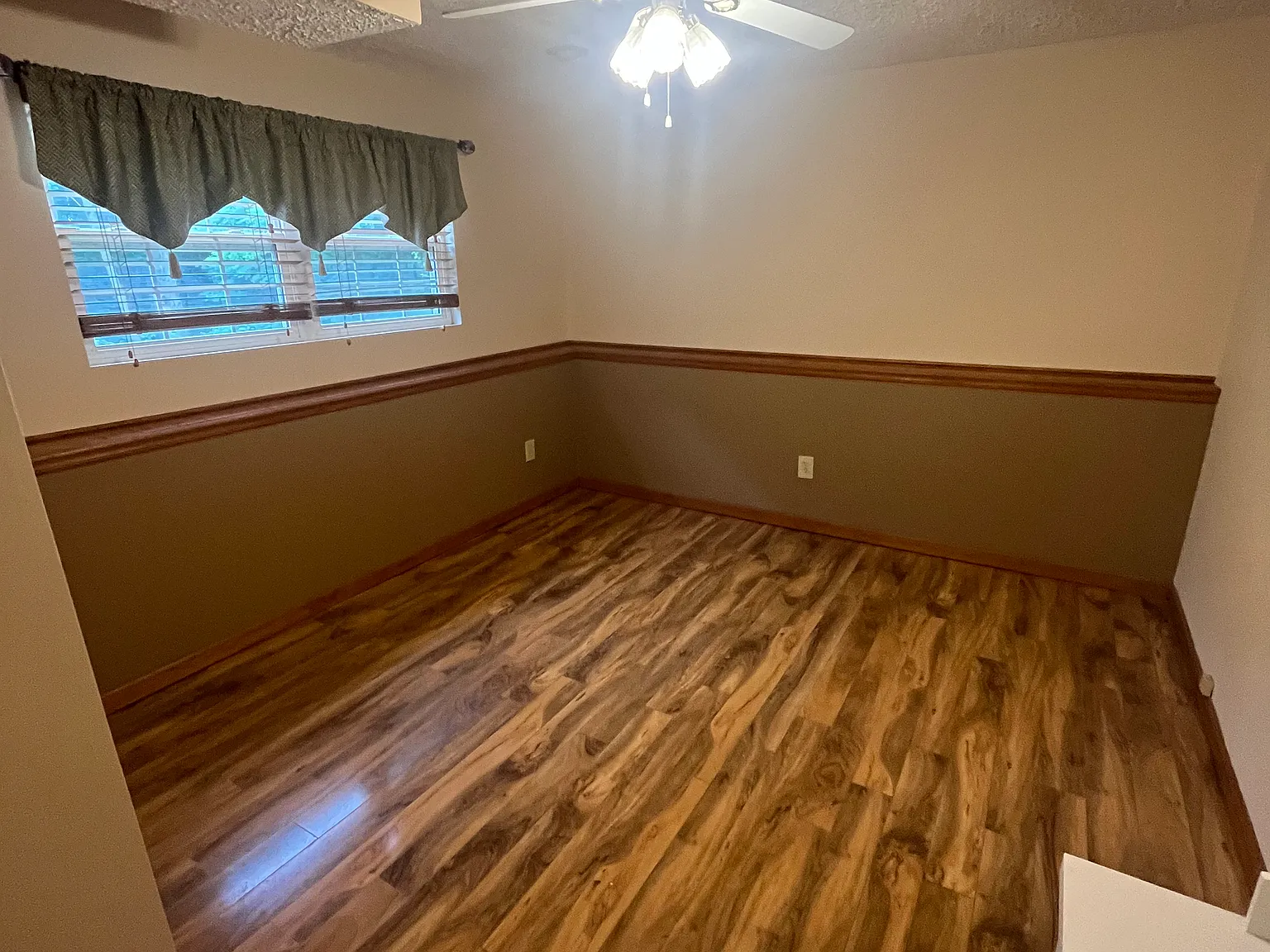 3 bed, 2.5 bath, 2000 sqft, $2,350 — Photo 2