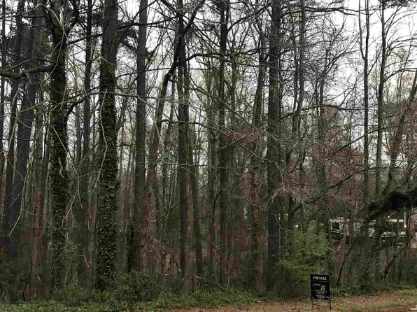32 Highland Dr, Carrollton, GA 30116
