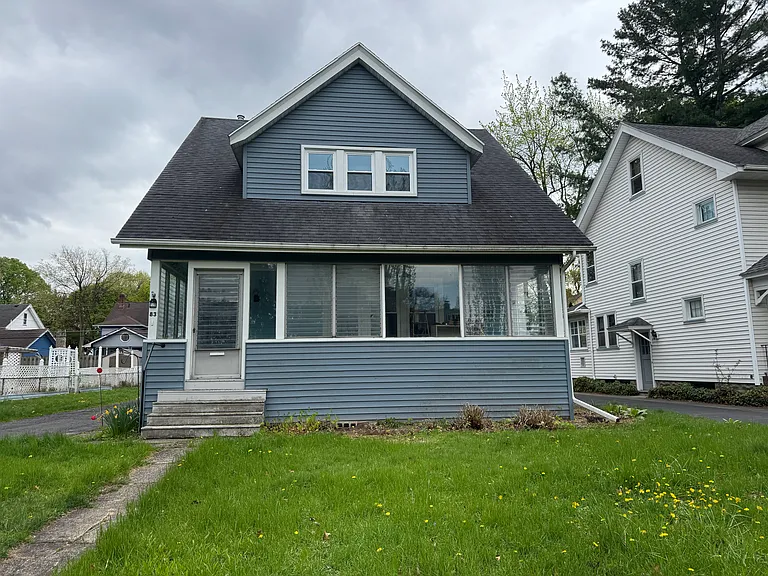83 Navarre Rd — Photo 1