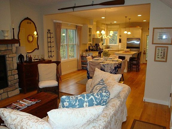 3rd image of 101 W Shore Ct
