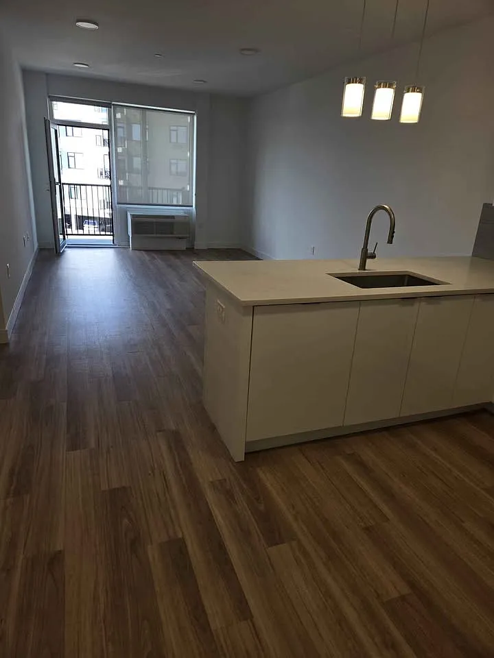 1 bed, 650 sqft, $1,950 — Photo 3