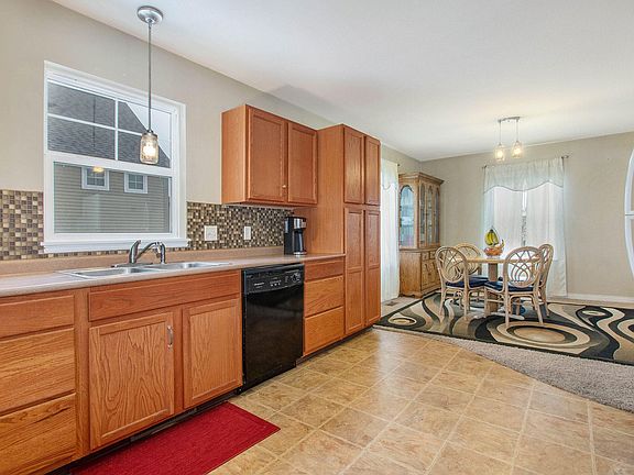 5th image of 3607 Breezewood Dr SE