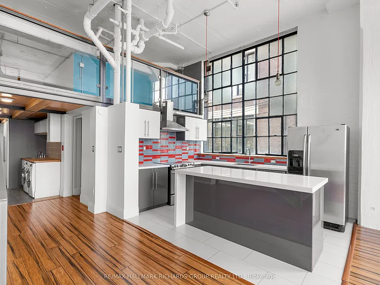 245 Carlaw Ave #202B — Photo 2