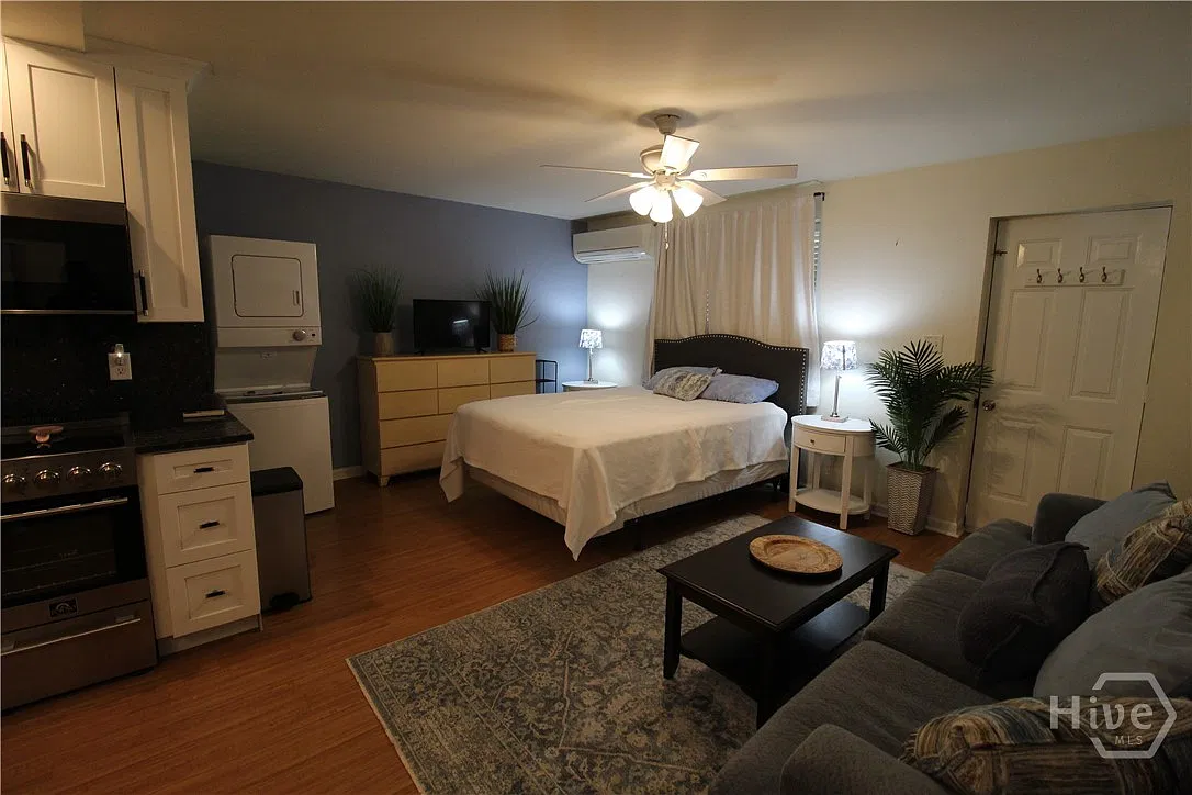 1 bed, 1.0 bath, 1894 sqft, $1,550 — Photo 3