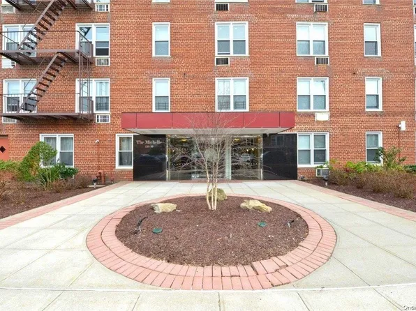 210-50 41st Ave #2C, Bayside, NY 11361