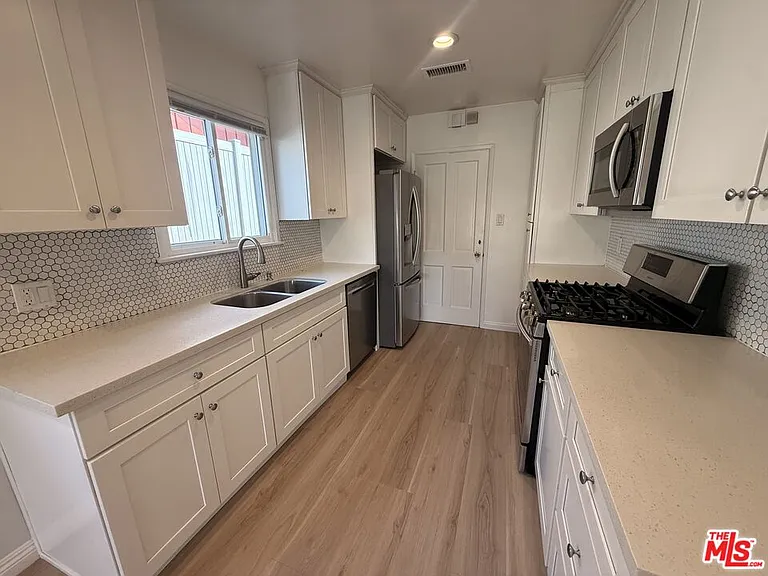 2766 Dunleer Pl — Photo 2
