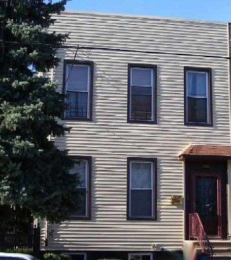 1st image of 1552 E 48th St