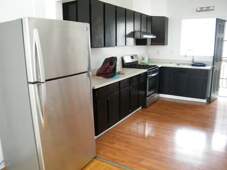 1005 5th Ave #L — Photo 3