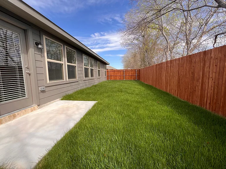 5744 Brookville Dr — Photo 30
