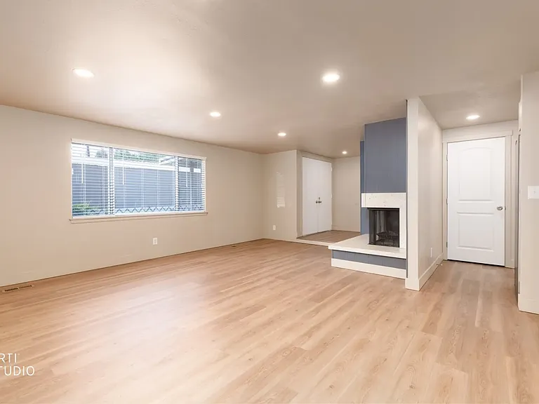 347 E State Rd — Photo 11