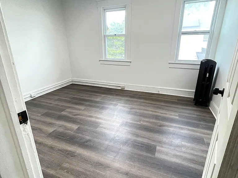 503 E State St — Photo 7