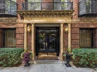 31 E Elm St APT 3A, Chicago, IL 60611