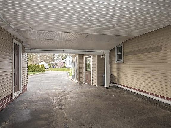 3rd image of 30 Oak Ave