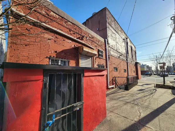 370 Communipaw Avenue image 2 of 22