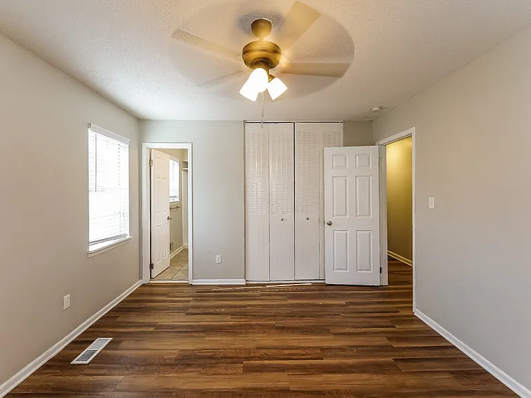 1920 Croydon Cir — Photo 11