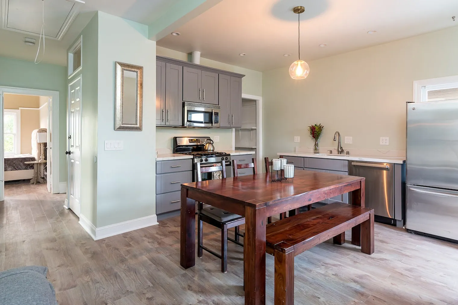 5 bed, 2.0 bath, $8,439 — Photo 4